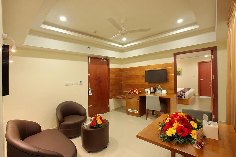 Lumbini Supreme Hotel Thrissur Exterior photo