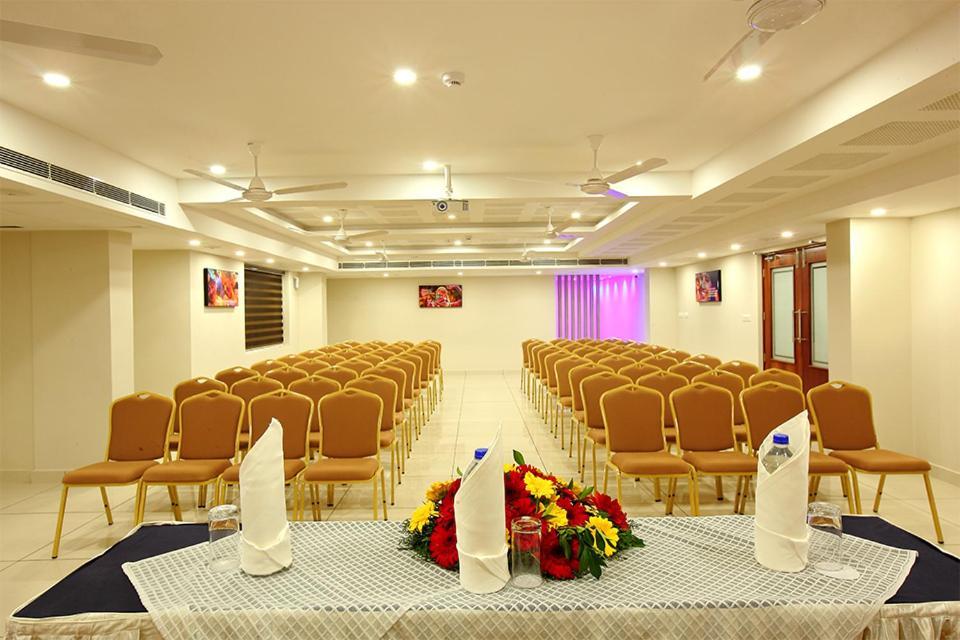 Lumbini Supreme Hotel Thrissur Exterior photo